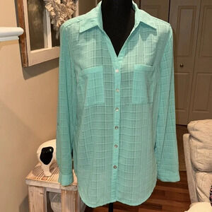 #124 Beautiful lightweight Coral Bay Button Up Shirt Sz Md.